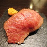 Teppanyaki grow Roppongi Ten - 千屋牛の握り、泡醤油
                      