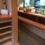 Izakaya Miyabi - 居酒屋と言っても、造りは寿司屋か割烹、靴を脱いでカウンターでいただきます