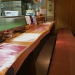 Izakaya Miyabi - ８人ほど掛けられるカウンター席、ゆったりしています