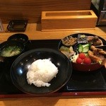 Izakaya Miyabi - ご飯の器と、おかずの器を分ければ、こんな感じです