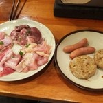 Shichirin Yakiniku Anan Kashimada Ten - DXコースを頼むと、最初にいくつか出てきます。必須のノルマ！？どれもかなり美味しいです♪