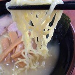 白熊ラーメン - 塩ラーメン　麺アップ