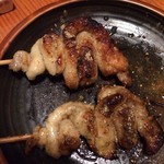 鳥舎 あかさき - 鶏皮（塩）