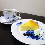 Shirokanedai Coffee Kuromimi Lapin - ビタースイート＆フルボディ（フレンチロースト）、自家製チーズケーキ　