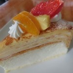 Cafe Do Fukumura - ミルクレープとレアチーズケーキが一体化したケーキ(４５０円)