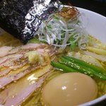 鷹流 - 料理写真:鷹流東京本店、鶏そば「白鶏麺」（パイチーメン）烏龍煮玉子入り