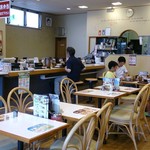 すき家 - すき家 南葛西店 テーブル席も用意される店内