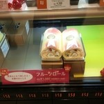 BOBBY JUCHHEIM Ecute Shinagawa - ショウケースの中で