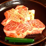 Sumibi Yakiniku Sai - カルビ、けっこう厚めです