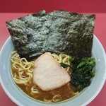 家系ラーメン 沼津家 - ラーメン650円。麺硬め。