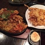 居酒屋YOU家 - ホルモン焼きそば、するめの天ぷらです。