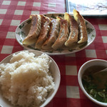 Nira Manju Fussa Ten - 大餃子定食。