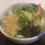 Men Dokoro Haruki - 天ぷらうどんな昼ごはん。汁並々でめちゃくちゃ熱い(^_^