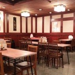 蓬莱閣 - 広々とした店内