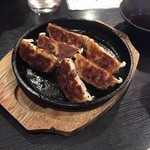 Izakaya Tachi - 鉄板餃子