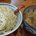 煮干麺 新橋 月と鼈 - 肉玉つけ麺大