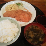 居食や 一本道 - ロースカツ定食500円（税込）