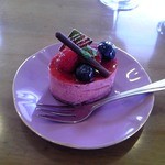 Patisserie Louis Blanc - [料理] ケーキ『カシスムース』￥400 アップ♪ｗ