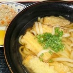 Shikoku - ごぼう天うどんとかやくおにぎり
                        