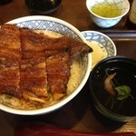 うなぎ丼、肝吸い、漬物