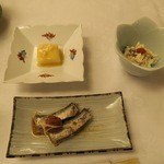 Ureshino Onsen Ryokan Yushuku Seiryu - 先付け：小鰯梅干煮、菊菜茸白和え、豆乳羹