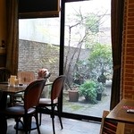 Rue Brazil - お店の奥には中庭もあるんですねぇ