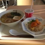 Poppo Hanamaki Ten - 塩ラーメンとエビチリ炒飯のセット！
                      安っぽい味がたまらな^_^