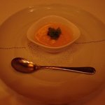 Ristorante Fontana - 前菜の前に出てきたムース。トマトの味がしました。