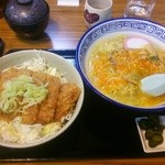 Bougaku Sou - 左：塩だれカツ丼700円　　右：激辛塩ラーメン700円