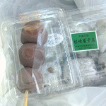 Daifuku no Mise Sugizaki Kashiten - 2015/11　ザ・お団子と言いたい餡団子。この真ん丸さが愛おしい