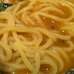 麺屋一燈 - つけ汁に麺をくぐらす