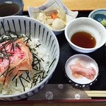 Meshiiru - カニとろ丼（900円）