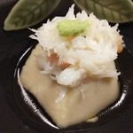 ひで蔵 - お通しのゴマ豆腐、カニ和え