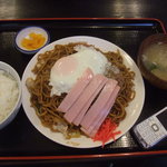 やきそば 鈴や - ハム目大盛定食　７１０円