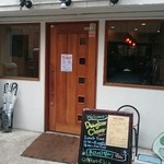 Italian Dining&Bar Clever - 店舗外。