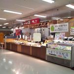 からあげの店　唐十 - サンリブ高須店内のベーカリーの隣りにあります。