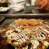 お好み焼ＢＡＲ - 料理写真:女子大生のお姉さんに焼いてもらいました