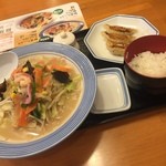 Ringer Hut Isahaya Kaizu Ten - ミドルちゃんぽんBセット
                      
                      おいしく頂きました (*´ڡ`●)
                      