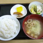 とりや - ご飯を頼んだらこんなセットがｗ