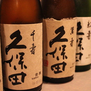 日本酒は久保田を常備、焼酎も種類豊富にございます