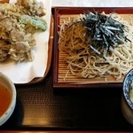 Soba Gourmet Hanasaki - 【H28.5.5】舞茸天ぷらの蕎麦1150円。