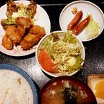 味な処　はちや - 定食（鶏から揚げ＆ウインナー＆サラダ）648円 2016/5