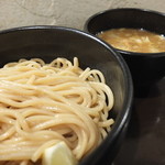 Durumen Ikeda - つけ麺は腰のある艶やかな麺が特徴