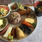 カフェワワワ - ランチプレートと味噌汁