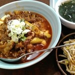 焼肉よこた - 牛スジ煮込み丼