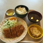 四日市港 第二船員会館 - トンカツ定食（税込700円）