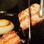 Iberico Buta Ondoru Yaki Ura Shibuya - 【石焼看板メニュー】極厚ワイン熟成カルビ