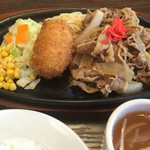 Restaurant Naka Higashishinagawa Ten - 本日のランチ ¥1,000
                        クリームコロッケと牛うす切り焼肉、ご飯大盛