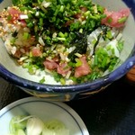 福田屋 - セットの『ネギトロ丼』途中で韃靼蕎麦ふりかけをかけました