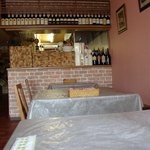 Trattoria Gufo di Siena - ワインの空瓶とコルクがいっぱい♪